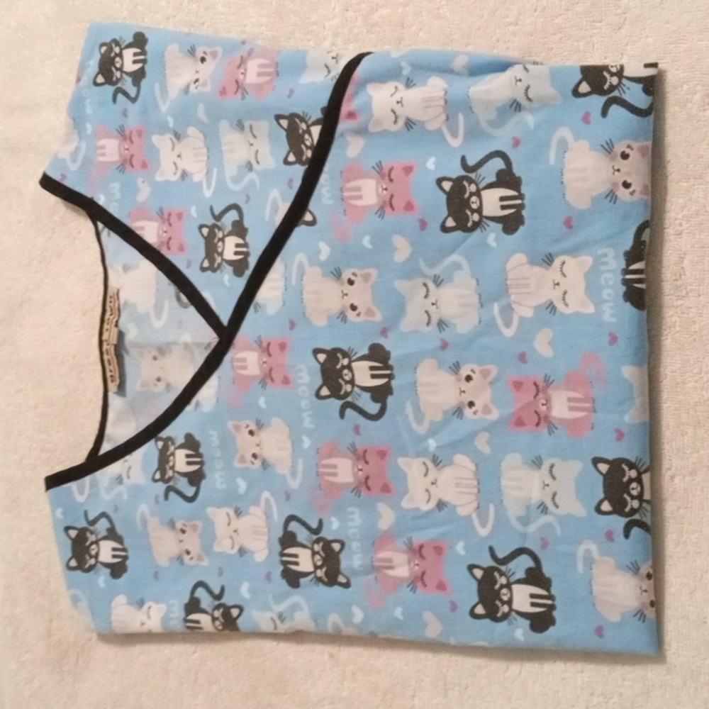 Woman's Green Town Cat Scrub Top